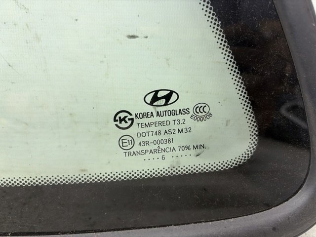 Скло багажника, ліве 878102B000 HYUNDAI