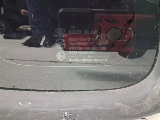 Скло багажного відсіку, ліве 878102E020 HYUNDAI