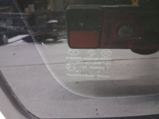 Скло кузова/багажного відсіку, ліве 878102L110 HYUNDAI