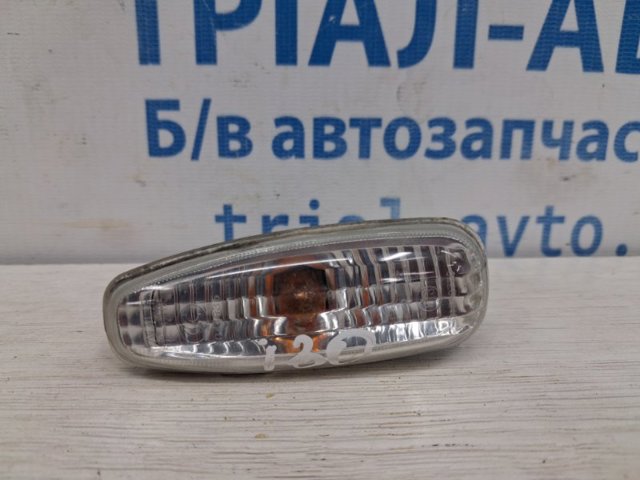 Повторювач повороту на крилі 923033L100 HYUNDAI