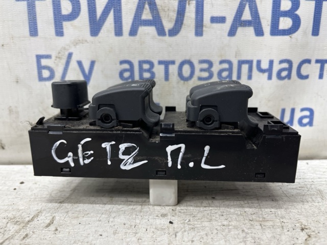 Кнопковий блок керування склопідіймачами передній лівий 935701C110WK HYUNDAI