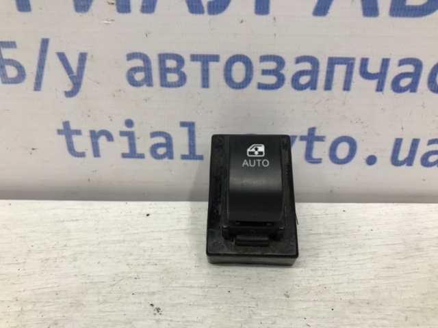 Кнопка підйомника переднього правого скла 935751H100 HYUNDAI