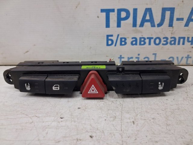 Кнопка включення аварійного сигналу 937001H010 HYUNDAI