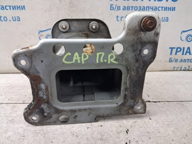 Кронштейн підсилювача переднього бампера 94551357 GM