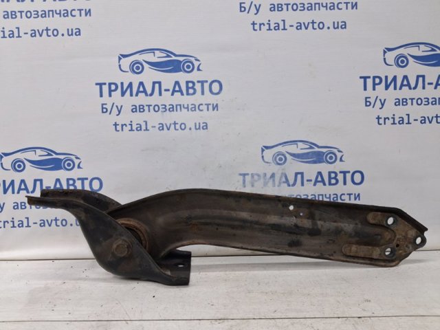 Тяга поздовжня задньої підвіски, ліва 95261627 GM