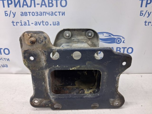 Кронштейн підсилювача переднього бампера 96448101 GM