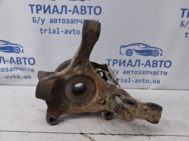 Цапфа поворотна права 96626338 GM