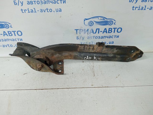 Важіль/тяга задньої підвіски подовжній нижній, правий 96626482 GM
