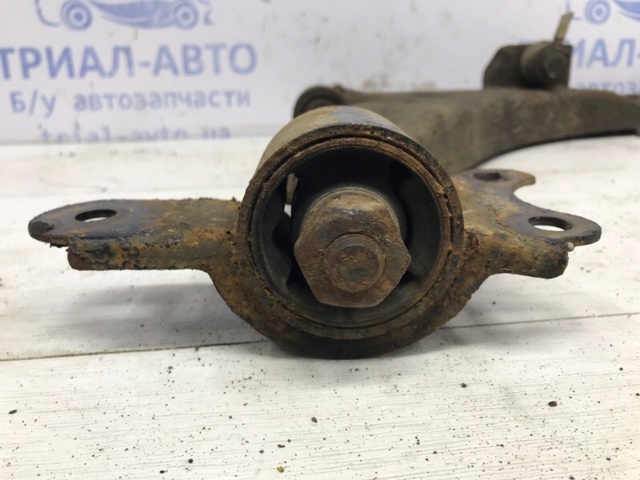 Правий важіль передній нижній підвіски 96639896 GM