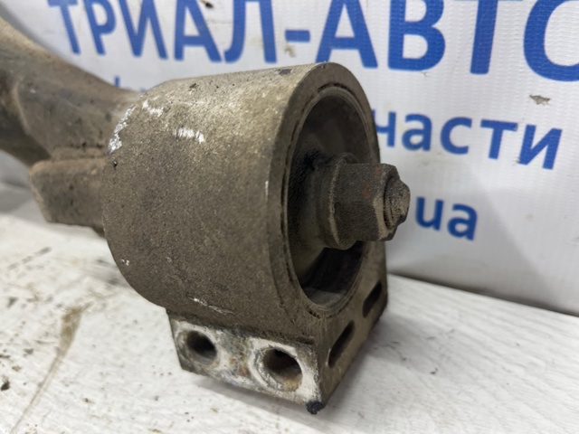 Правий важіль передній нижній підвіски 96819162 GM