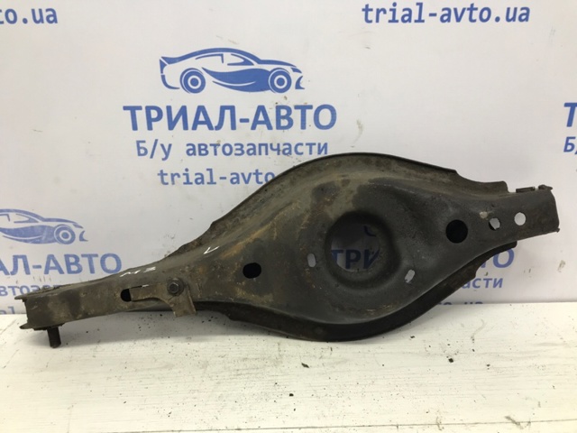 Балансир задній нижній, правий B45A28300C MAZDA