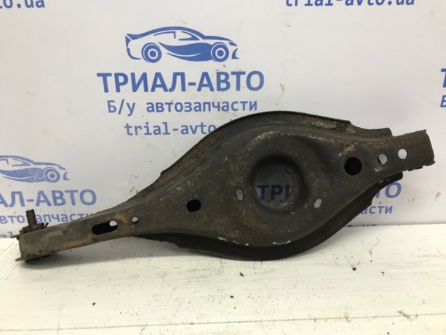 Важіль задньої підвіски нижній, правий B45A28300C MAZDA