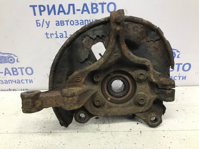 Цапфа передні праві B45A33021 MAZDA