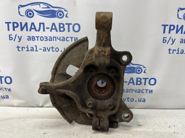 Кулак поворотний передній лівий B45A33031 MAZDA