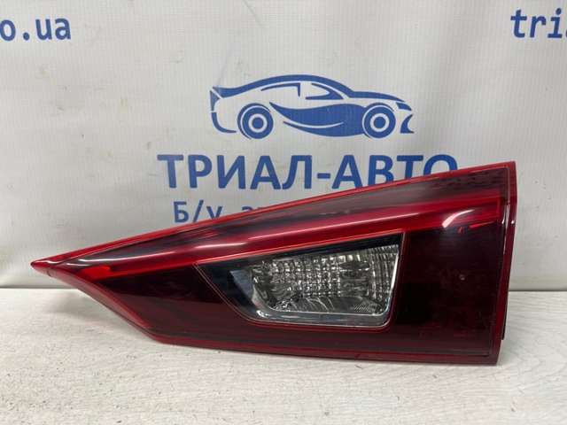 Ліхтар задній внутрішній правий B45A513F0 MAZDA