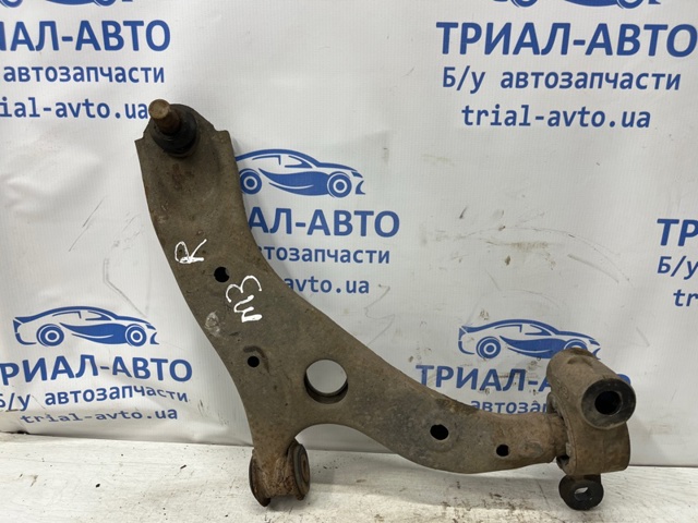 Правий важіль передній нижній підвіски B60P34300E MAZDA