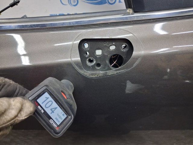 Пасажирські передні двері BHY05802XF MAZDA