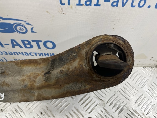 Важіль/тяга задньої підвіски подовжній нижній, правий BP4K28200H MAZDA