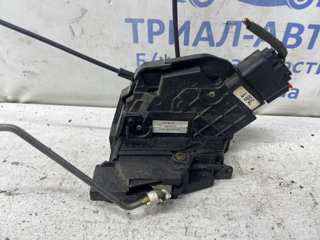 Замок двері правої передньої BP4L58310D MAZDA