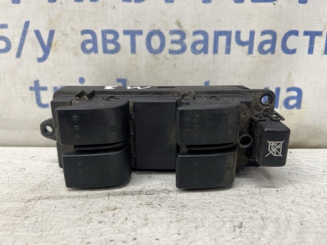 Кнопки переднього лівого склопід'ємника BS3E66350A MAZDA
