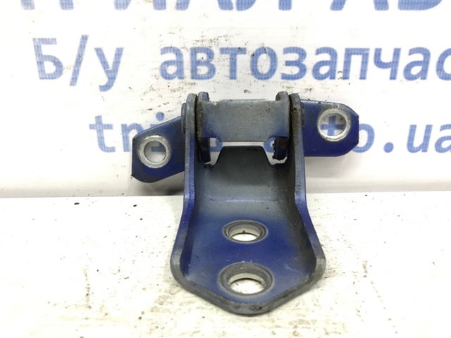 Завіса дверей задніх лівих D46173210A MAZDA
