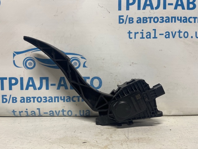 Підаль газу DG9Z9F836D FORD