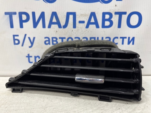 Решітка повітропровода права DS7Z19893DA FORD