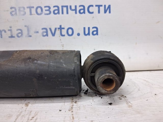 Амортизатори задні E62104EA2A NISSAN