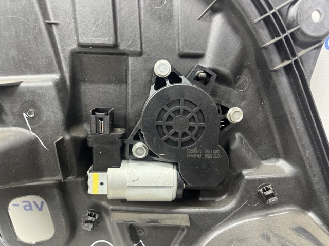 Механізм стеклопод'емника двері задньої, лівої EG2173590C MAZDA