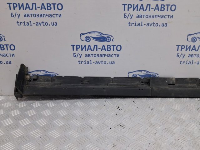 Накладка зовнішня (молдинг) порога, лівий EG5151P50 MAZDA