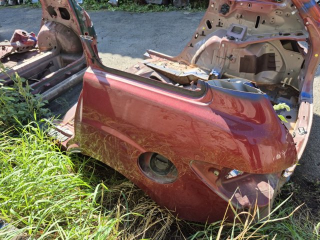 Крило заднє ліве EGY171410B MAZDA