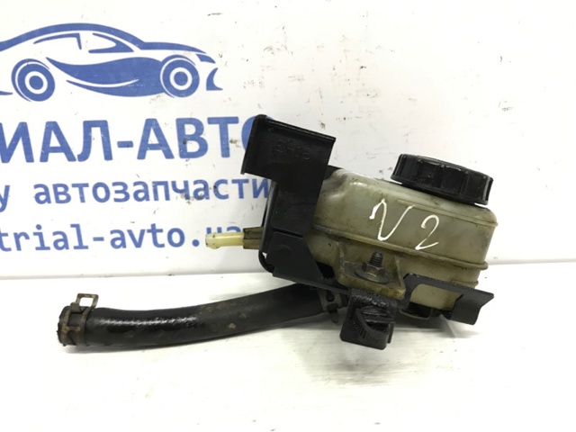 Бачок головного гальмівного циліндру EH1443550A MAZDA