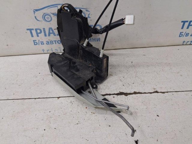 Замок водійських дверей EH1459310D MAZDA
