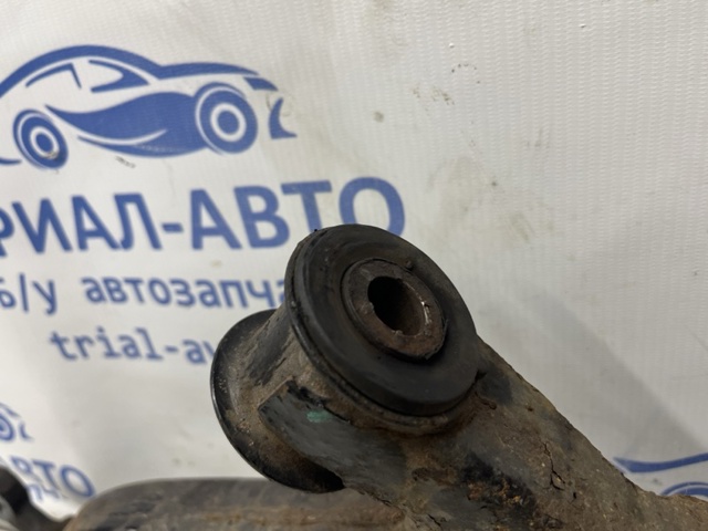 Правий важіль передній нижній підвіски EH6434300A MAZDA