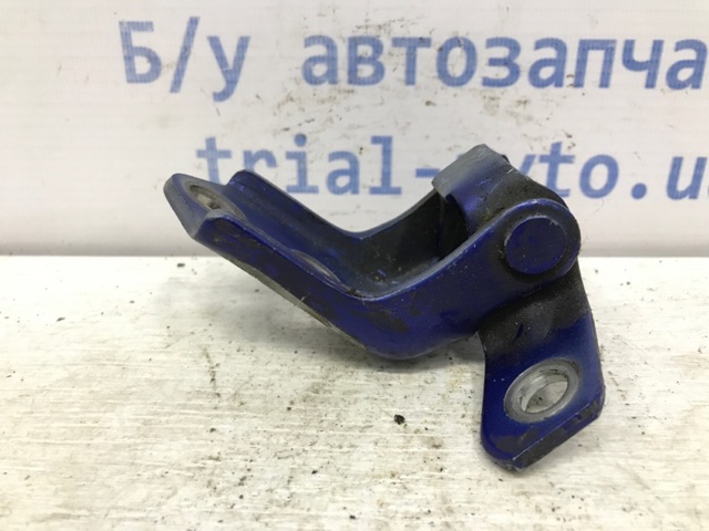 Петля передніх дверей права F15159210B MAZDA