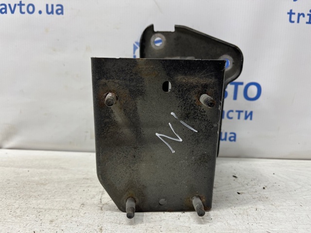 Кронштейн підсилювача переднього бампера F22154EAMA NISSAN