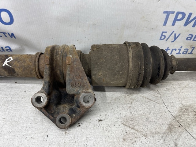 Піввісь передня, права FG0525500B MAZDA
