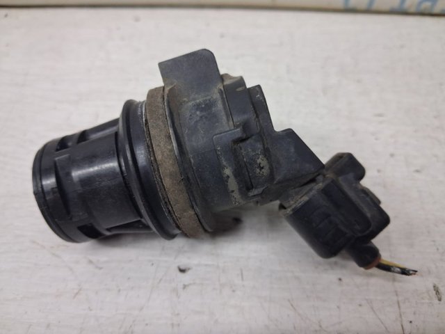 Електропомпа омивача переднього скла G22C67482 MAZDA