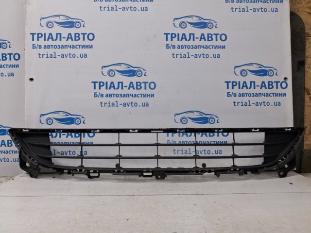 Решітка переднього бампера G46L501T1 MAZDA