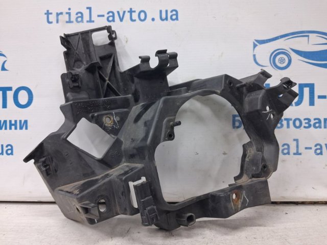 Кріплення протитуманки правої G46L51684 MAZDA