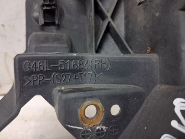 Кронштейн кріплення протитуманною фари, правої G46L51684 MAZDA
