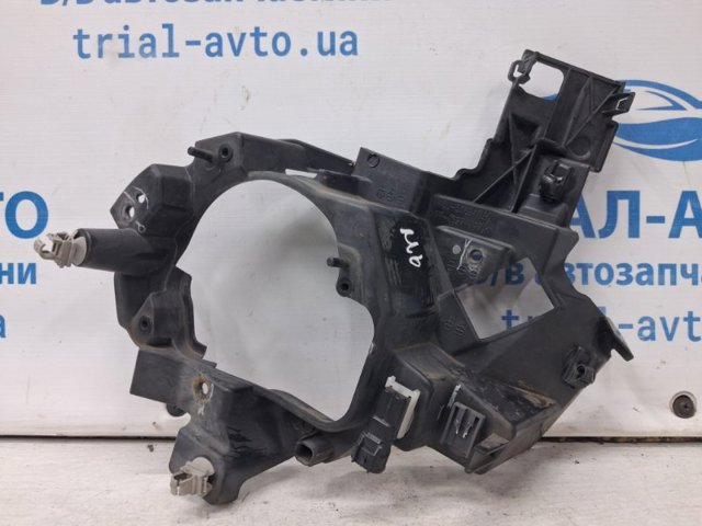 Кронштейн кріплення протитуманной фари, лівої G46L51694 MAZDA