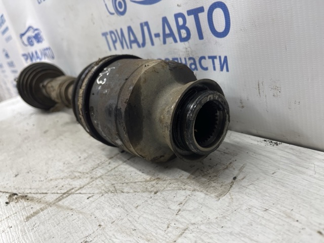 Піввісь передня, права GD722550XC MAZDA
