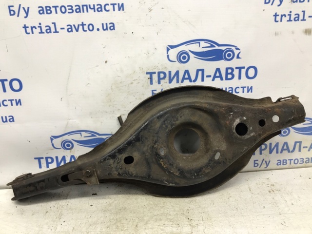 Важіль задньої підвіски поперечний, правий GHP928300 MAZDA