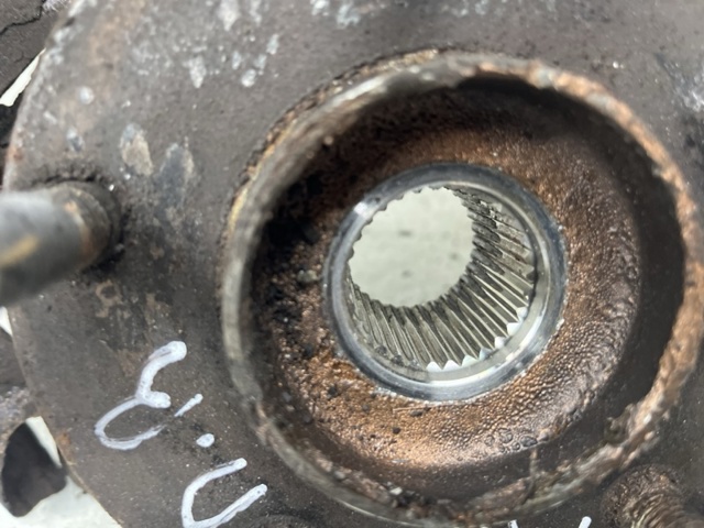 Цапфа поворотного кулака GHP933021A MAZDA