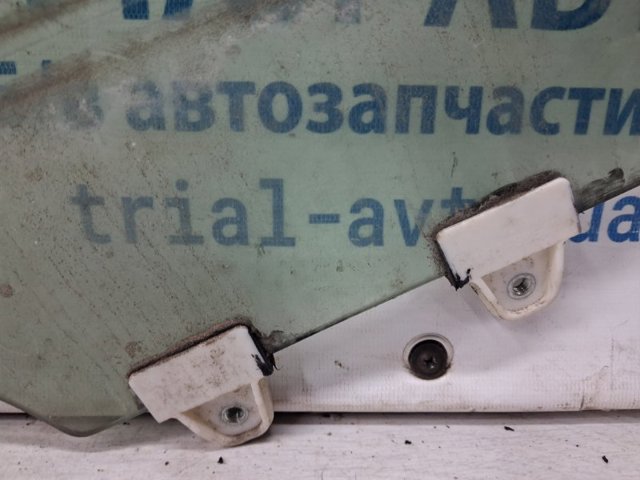 Скло передньої правої двері GHP958510B MAZDA