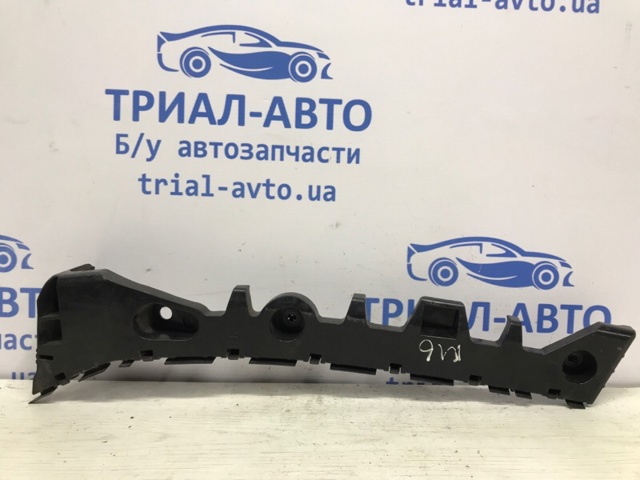 Кронштейн бампера заднього, правий GJR9502H1 MAZDA