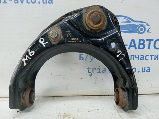 Важіль передньої підвіски верхній, правий GS1D34200B MAZDA