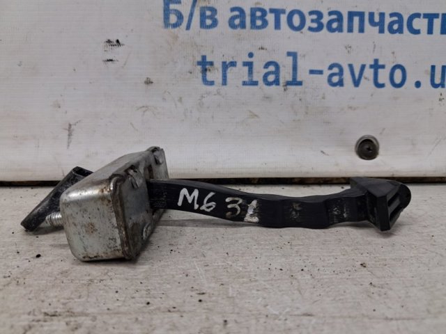 Обмежувач відкриття дверей, задній GS1D72270B MAZDA