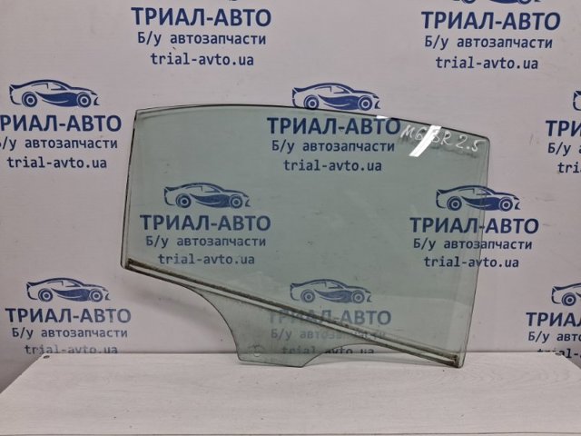 Скло задніх дверей, правих GS1D72511 MAZDA